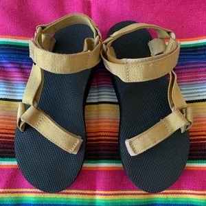 Teva Flatform Universal—Metallic Gold